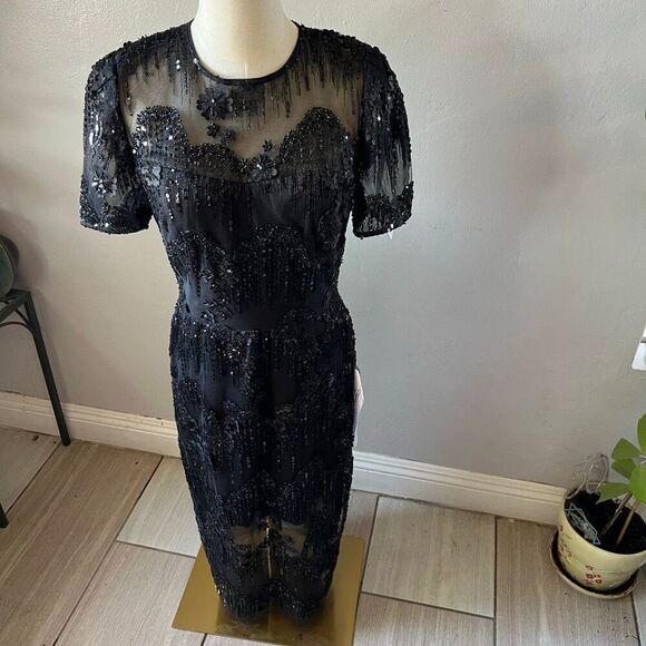 Dress the Population Dresses & Skirts - Dress the Population Lia midi cocktail dress features a sheer mesh overlay decor